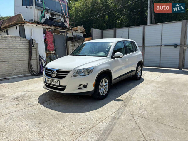 Білий Фольксваген Тігуан, об'ємом двигуна 2 л та пробігом 184 тис. км за 10000 $, фото 12 на Automoto.ua