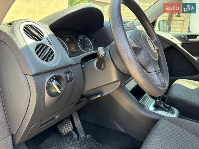 Білий Фольксваген Тігуан, об'ємом двигуна 2 л та пробігом 184 тис. км за 10000 $, фото 17 на Automoto.ua