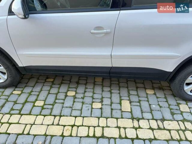 Белый Фольксваген Тигуан, объемом двигателя 1.4 л и пробегом 226 тыс. км за 9660 $, фото 60 на Automoto.ua