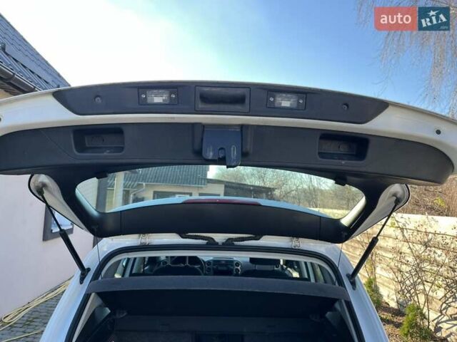 Белый Фольксваген Тигуан, объемом двигателя 1.4 л и пробегом 226 тыс. км за 9660 $, фото 70 на Automoto.ua