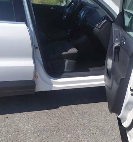 Белый Фольксваген Тигуан, объемом двигателя 1.4 л и пробегом 183 тыс. км за 10200 $, фото 12 на Automoto.ua