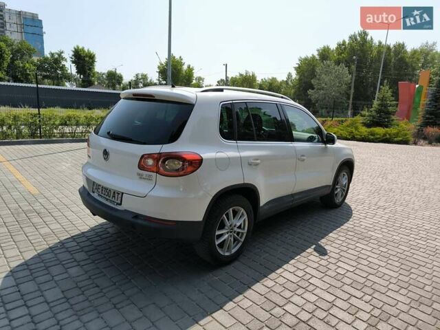 Белый Фольксваген Тигуан, объемом двигателя 2 л и пробегом 150 тыс. км за 10500 $, фото 5 на Automoto.ua