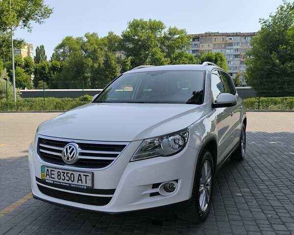 Белый Фольксваген Тигуан, объемом двигателя 2 л и пробегом 150 тыс. км за 10500 $, фото 29 на Automoto.ua