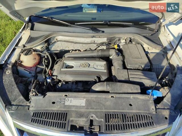 Білий Фольксваген Тігуан, об'ємом двигуна 2 л та пробігом 210 тис. км за 13500 $, фото 18 на Automoto.ua