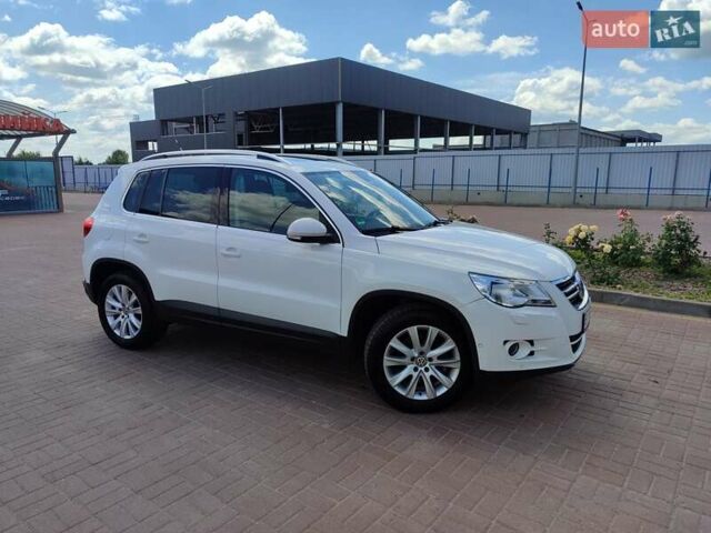 Білий Фольксваген Тігуан, об'ємом двигуна 2 л та пробігом 210 тис. км за 13500 $, фото 12 на Automoto.ua
