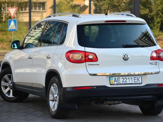 Белый Фольксваген Тигуан, объемом двигателя 2 л и пробегом 180 тыс. км за 11700 $, фото 2 на Automoto.ua