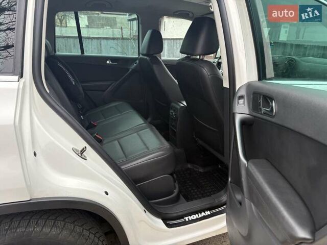 Белый Фольксваген Тигуан, объемом двигателя 1.97 л и пробегом 276 тыс. км за 9999 $, фото 5 на Automoto.ua