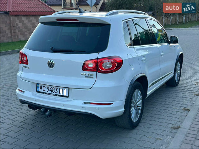 Білий Фольксваген Тігуан, об'ємом двигуна 2 л та пробігом 245 тис. км за 13500 $, фото 3 на Automoto.ua