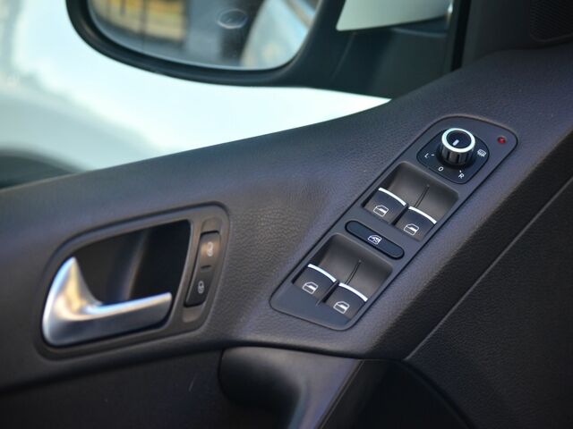 Белый Фольксваген Тигуан, объемом двигателя 2 л и пробегом 180 тыс. км за 11700 $, фото 11 на Automoto.ua