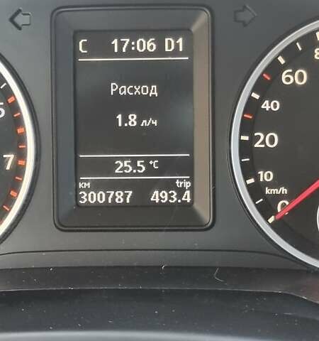 Білий Фольксваген Тігуан, об'ємом двигуна 2 л та пробігом 300 тис. км за 9800 $, фото 23 на Automoto.ua