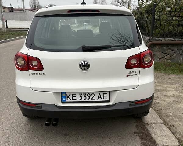 Белый Фольксваген Тигуан, объемом двигателя 1.97 л и пробегом 276 тыс. км за 9999 $, фото 3 на Automoto.ua