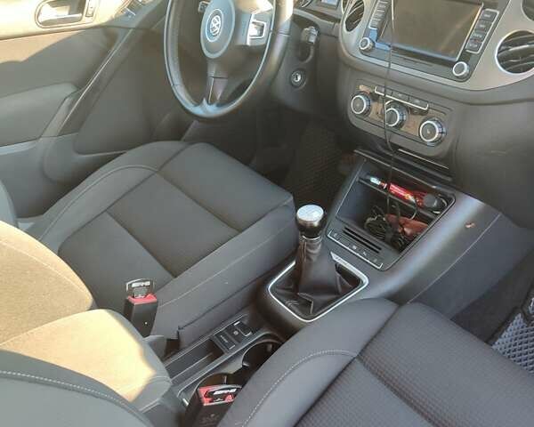 Білий Фольксваген Тігуан, об'ємом двигуна 2 л та пробігом 210 тис. км за 13500 $, фото 13 на Automoto.ua