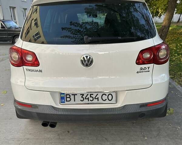 Білий Фольксваген Тігуан, об'ємом двигуна 2 л та пробігом 262 тис. км за 11000 $, фото 3 на Automoto.ua