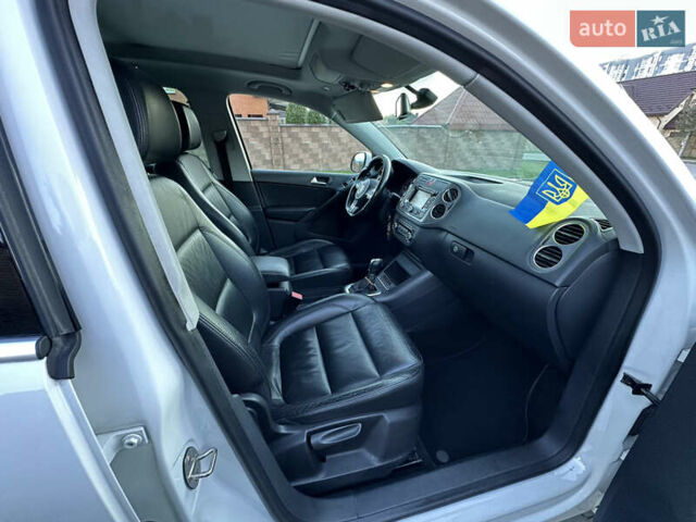 Білий Фольксваген Тігуан, об'ємом двигуна 2 л та пробігом 245 тис. км за 13500 $, фото 7 на Automoto.ua