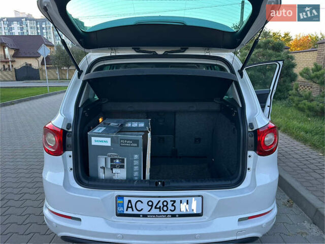 Білий Фольксваген Тігуан, об'ємом двигуна 2 л та пробігом 245 тис. км за 13500 $, фото 11 на Automoto.ua