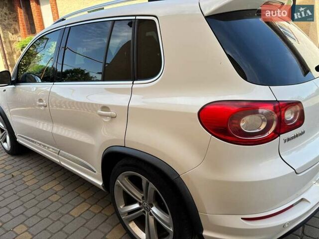 Білий Фольксваген Тігуан, об'ємом двигуна 2 л та пробігом 300 тис. км за 9800 $, фото 5 на Automoto.ua