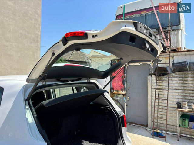 Білий Фольксваген Тігуан, об'ємом двигуна 2 л та пробігом 184 тис. км за 10000 $, фото 7 на Automoto.ua
