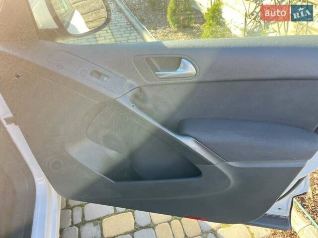 Белый Фольксваген Тигуан, объемом двигателя 1.4 л и пробегом 226 тыс. км за 9660 $, фото 76 на Automoto.ua