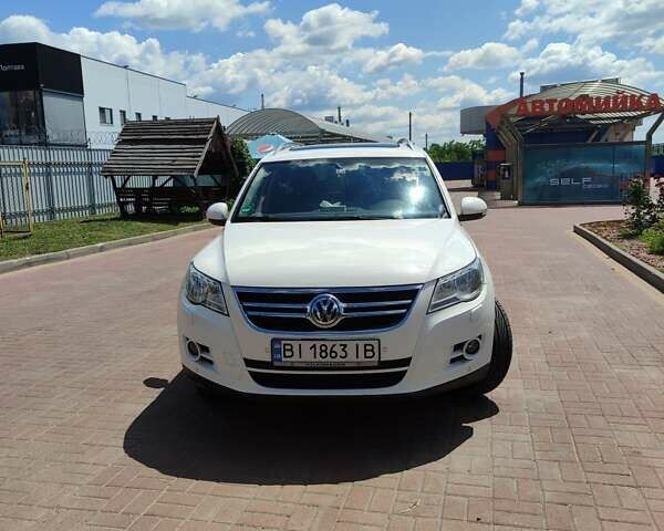 Білий Фольксваген Тігуан, об'ємом двигуна 2 л та пробігом 210 тис. км за 13500 $, фото 2 на Automoto.ua