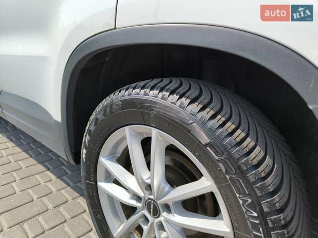 Белый Фольксваген Тигуан, объемом двигателя 2 л и пробегом 150 тыс. км за 10500 $, фото 9 на Automoto.ua