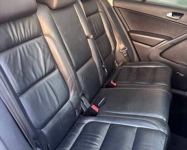 Білий Фольксваген Тігуан, об'ємом двигуна 2 л та пробігом 300 тис. км за 9800 $, фото 14 на Automoto.ua