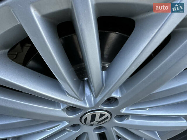 Білий Фольксваген Тігуан, об'ємом двигуна 2 л та пробігом 245 тис. км за 13500 $, фото 12 на Automoto.ua