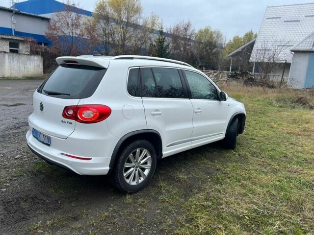 Белый Фольксваген Тигуан, объемом двигателя 2 л и пробегом 241 тыс. км за 7500 $, фото 2 на Automoto.ua