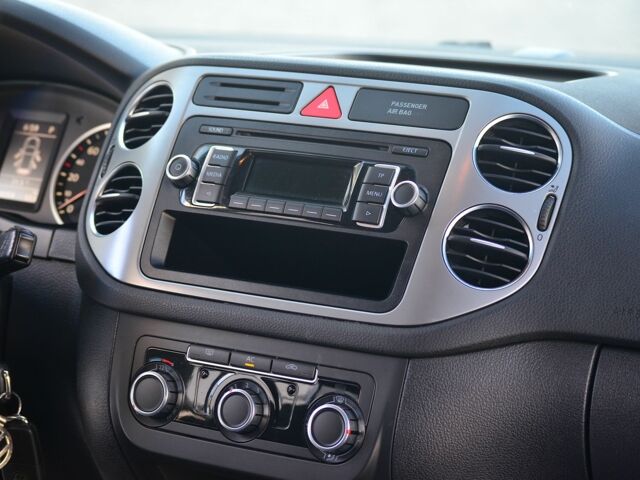 Белый Фольксваген Тигуан, объемом двигателя 2 л и пробегом 180 тыс. км за 11700 $, фото 9 на Automoto.ua