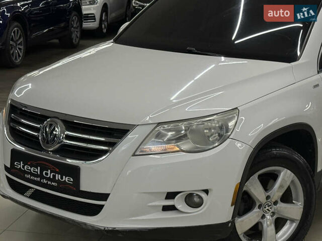 Белый Фольксваген Тигуан, объемом двигателя 1.98 л и пробегом 348 тыс. км за 8999 $, фото 1 на Automoto.ua
