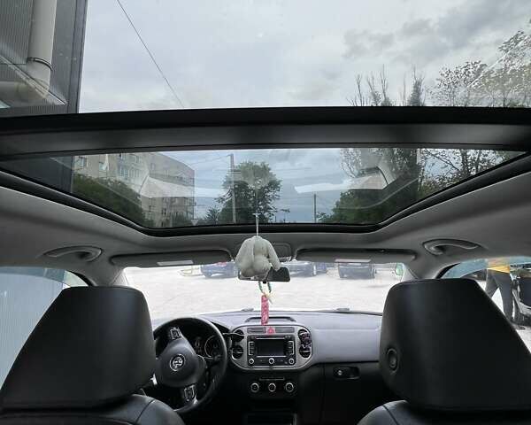 Білий Фольксваген Тігуан, об'ємом двигуна 1.98 л та пробігом 135 тис. км за 10800 $, фото 7 на Automoto.ua