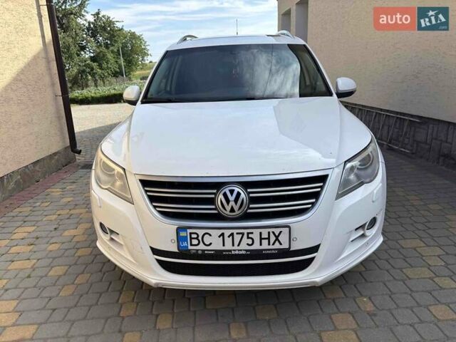 Білий Фольксваген Тігуан, об'ємом двигуна 2 л та пробігом 300 тис. км за 9800 $, фото 19 на Automoto.ua