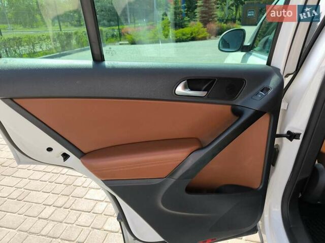 Белый Фольксваген Тигуан, объемом двигателя 2 л и пробегом 150 тыс. км за 10500 $, фото 11 на Automoto.ua