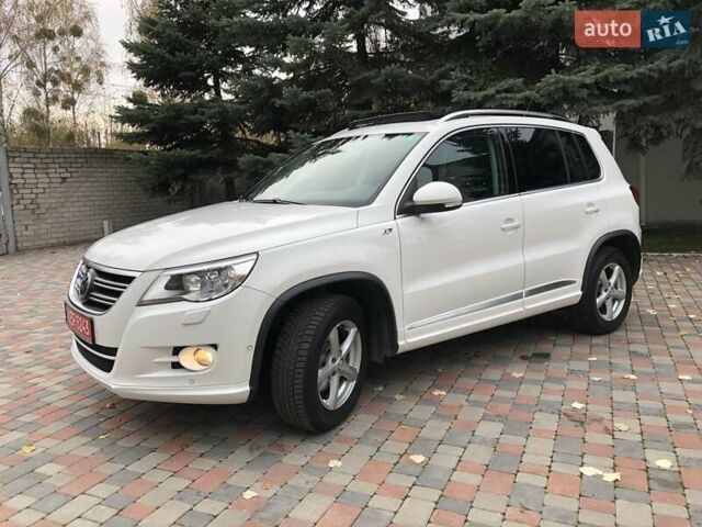 Білий Фольксваген Тігуан, об'ємом двигуна 2 л та пробігом 165 тис. км за 13600 $, фото 107 на Automoto.ua
