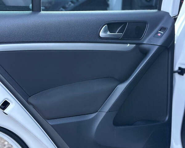 Белый Фольксваген Тигуан, объемом двигателя 1.97 л и пробегом 236 тыс. км за 12800 $, фото 11 на Automoto.ua