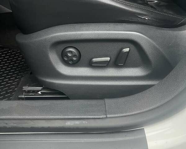 Білий Фольксваген Тігуан, об'ємом двигуна 2 л та пробігом 252 тис. км за 9990 $, фото 18 на Automoto.ua