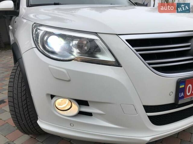 Білий Фольксваген Тігуан, об'ємом двигуна 2 л та пробігом 165 тис. км за 13600 $, фото 126 на Automoto.ua