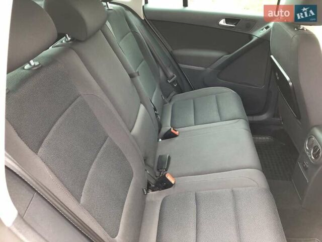 Білий Фольксваген Тігуан, об'ємом двигуна 2 л та пробігом 165 тис. км за 13600 $, фото 41 на Automoto.ua