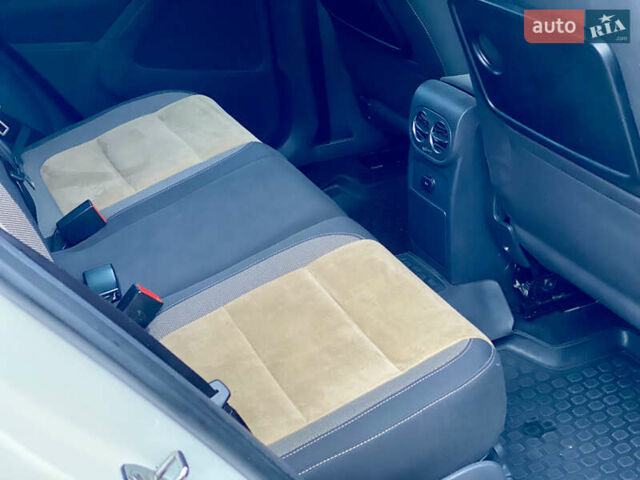 Белый Фольксваген Тигуан, объемом двигателя 2 л и пробегом 236 тыс. км за 13500 $, фото 34 на Automoto.ua