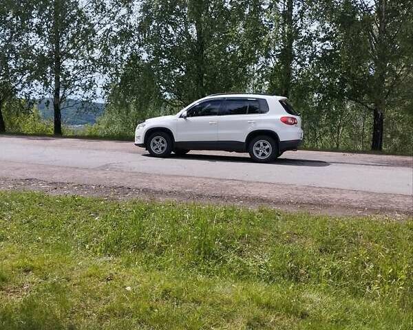 Белый Фольксваген Тигуан, объемом двигателя 2 л и пробегом 217 тыс. км за 12450 $, фото 6 на Automoto.ua