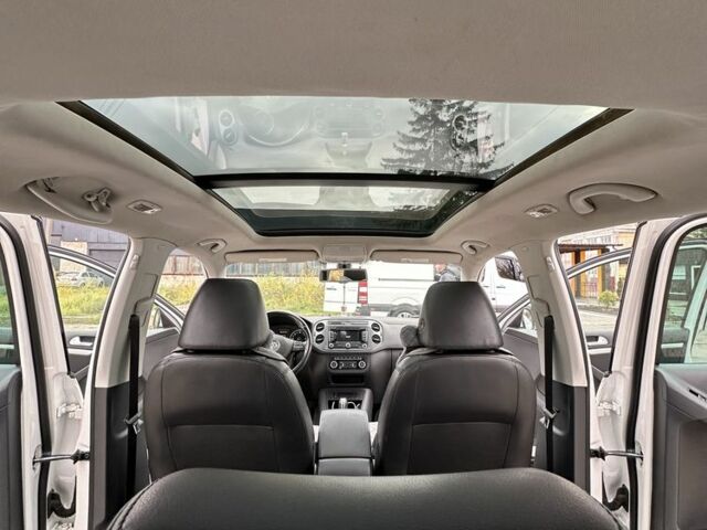 Белый Фольксваген Тигуан, объемом двигателя 2 л и пробегом 215 тыс. км за 12500 $, фото 7 на Automoto.ua