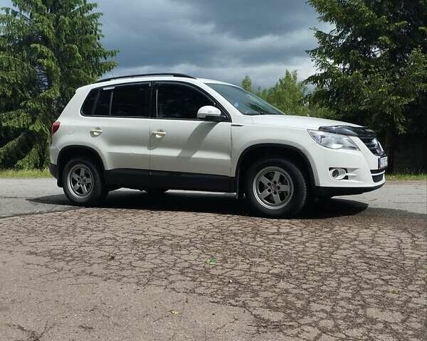 Белый Фольксваген Тигуан, объемом двигателя 2 л и пробегом 217 тыс. км за 12450 $, фото 12 на Automoto.ua