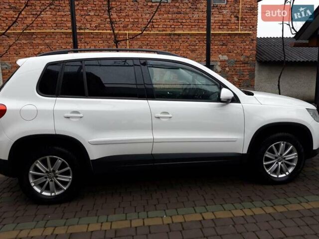 Белый Фольксваген Тигуан, объемом двигателя 1.97 л и пробегом 215 тыс. км за 13000 $, фото 2 на Automoto.ua