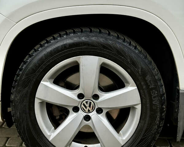 Белый Фольксваген Тигуан, объемом двигателя 1.97 л и пробегом 257 тыс. км за 14999 $, фото 4 на Automoto.ua