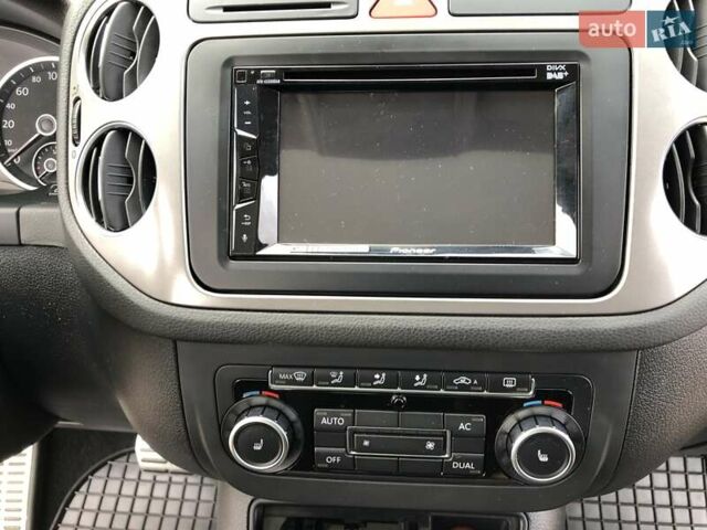 Білий Фольксваген Тігуан, об'ємом двигуна 2 л та пробігом 165 тис. км за 13600 $, фото 53 на Automoto.ua
