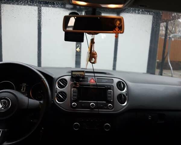 Белый Фольксваген Тигуан, объемом двигателя 1.97 л и пробегом 215 тыс. км за 13000 $, фото 10 на Automoto.ua