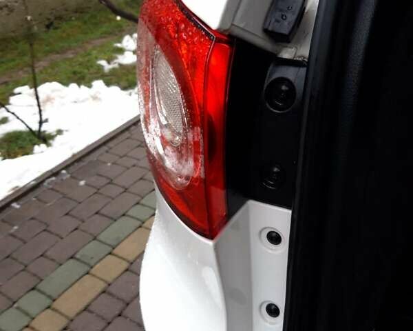 Белый Фольксваген Тигуан, объемом двигателя 1.97 л и пробегом 215 тыс. км за 13000 $, фото 28 на Automoto.ua