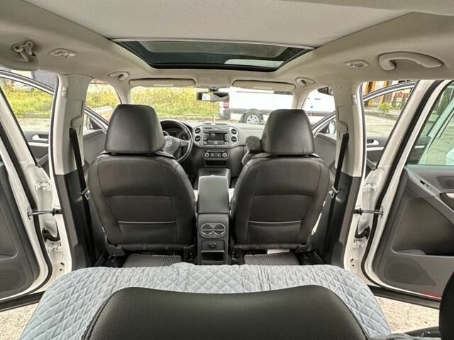 Белый Фольксваген Тигуан, объемом двигателя 2 л и пробегом 215 тыс. км за 12500 $, фото 1 на Automoto.ua