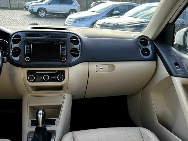 Белый Фольксваген Тигуан, объемом двигателя 2 л и пробегом 277 тыс. км за 11450 $, фото 3 на Automoto.ua