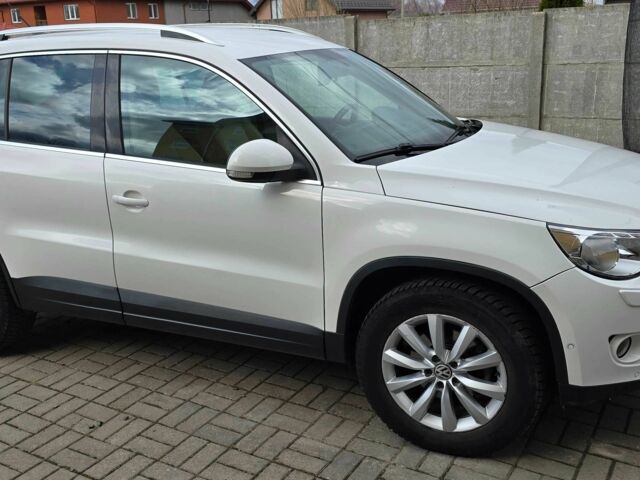 Белый Фольксваген Тигуан, объемом двигателя 2 л и пробегом 289 тыс. км за 9200 $, фото 6 на Automoto.ua