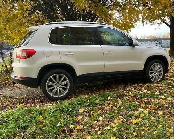 Белый Фольксваген Тигуан, объемом двигателя 1.98 л и пробегом 210 тыс. км за 9800 $, фото 3 на Automoto.ua